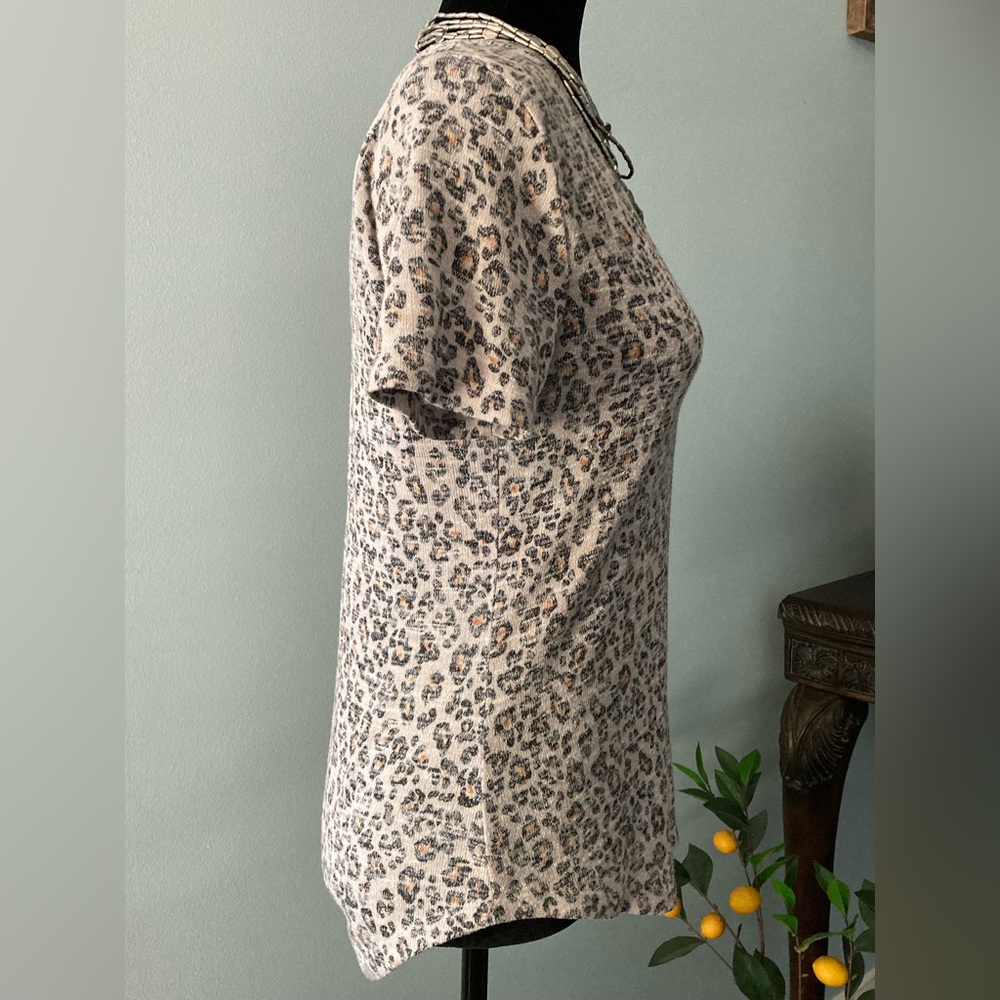 Z Supply Knit Tee V-Neck Leopard Print Tee Animal Print Knit Rayon Blend Spring - Picture 9 of 9